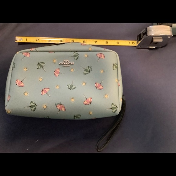 🏖💙 EUC COACH Boxy Cosmetic Case 💙Blue 💙Beach Umbrella Print🏝💙 - Picture 7 of 9